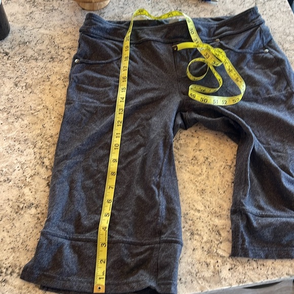 Athleta Metro Shorts MT - Picture 7 of 7